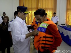 Ratusan Nelayan di Pantura Terima Pas Kecil dari Menhub