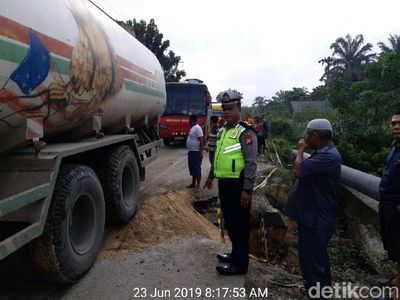 Amblas! Begini Penampakan Jalan Nasional Lintas Utara Riau