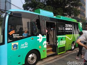 TransJakarta Tunggu Izin Operasi Bus Listrik