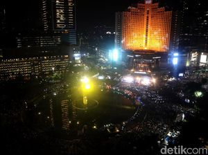 Melihat Kemeriahan Perayaan HUT DKI Jakarta di Bundaran HI Melihat Kemeriahan Perayaan HUT DKI Jakarta di Bundaran HI