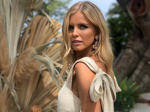 Pengakuan Eks Miss Universe Aussie Tepis Telantar di Bali Pengakuan Eks Miss Universe Aussie Tepis Telantar di Bali