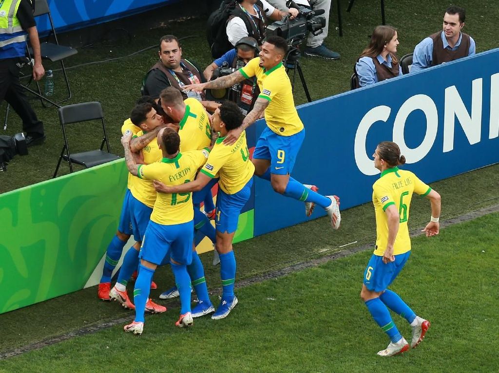 Gunduli Peru, Selecao Mulus ke Perempatfinal Copa America Gunduli Peru, Selecao Mulus ke Perempatfinal Copa America