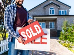 Dikira Menang Lelang Rumah Murah, Pria Ini Syok saat Tahu Bentuk Sebenarnya