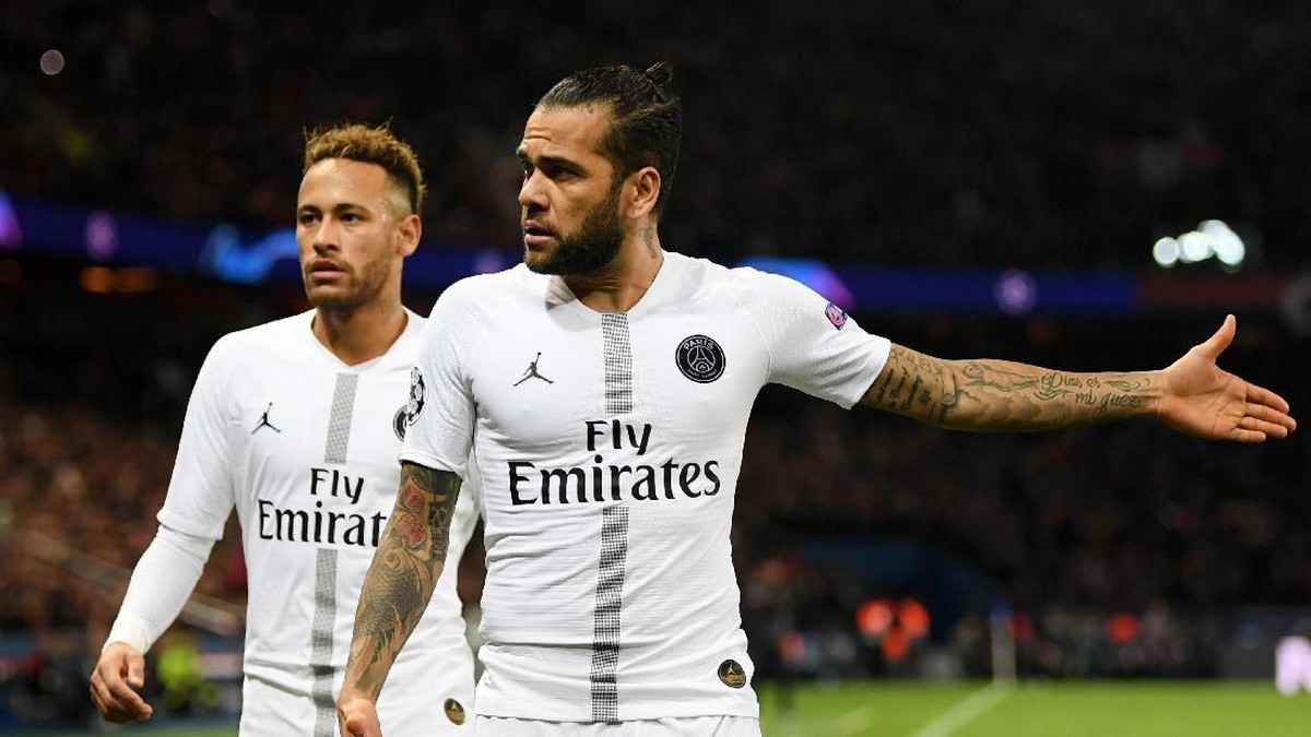 Dani Alves tinggalkan Paris St-Germain (Shaun Botterill/Getty Images)