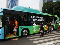 Mau Coba Bus Listrik TransJakarta? Cek Rutenya Hari Ini