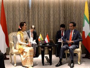 Bertemu Aung San Suu Kyi, Jokowi Ingatkan Keamanan di Rakhine State Bertemu Aung San Suu Kyi, Jokowi Ingatkan Keamanan di Rakhine State