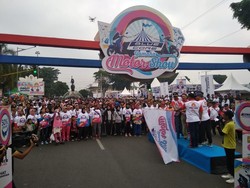 Ribuan Warga Cilacap Antusias Ikuti Fun Walk BYMS di Alun-alun