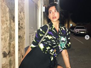 3 Minggu Putus, Dua Lipa Kini Dekat Dengan Anwar Hadid