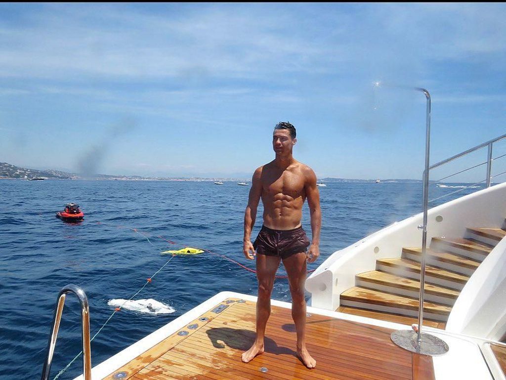 Satu Posting Dibayar Rp 13,6 M, Ronaldo Atlet Paling Tajir di Instagram Satu Posting Dibayar Rp 13,6 M, Ronaldo Atlet Paling Tajir di Instagram
