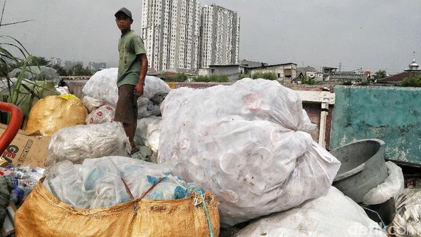 Kisah Pengepul Barang Bekas yang Bikin Resah Warga