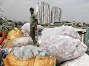 Kisah Pengepul Barang Bekas yang Bikin Resah Warga