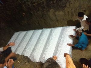 7 Korban Kecelakaan di Semarang Dimakamkan Dalam Satu Liang 7 Korban Kecelakaan di Semarang Dimakamkan Dalam Satu Liang