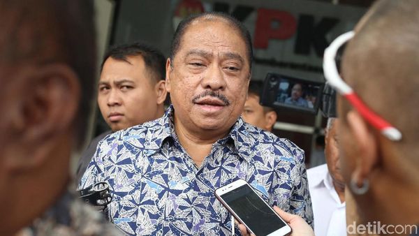 Ketua Fraksi Golkar Melchias Marcus Mekeng Diperiksa KPK