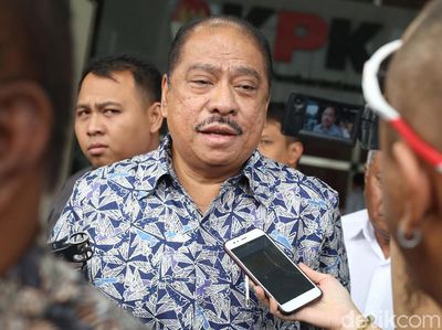 Ketua Fraksi Golkar Melchias Marcus Mekeng Diperiksa KPK