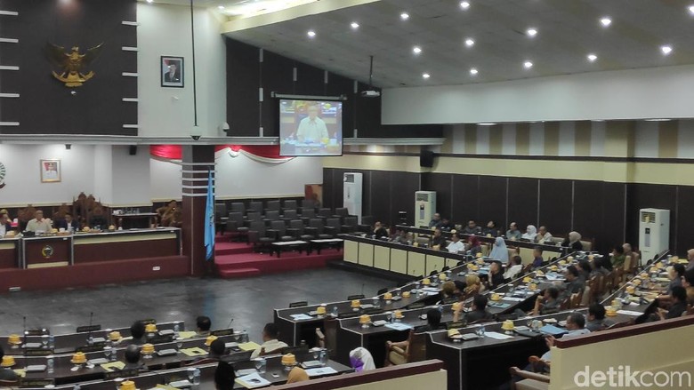 Tinggal Di Gubuk Reyot, Nenek Di Bone Sulsel Hidup Memprihatinkan