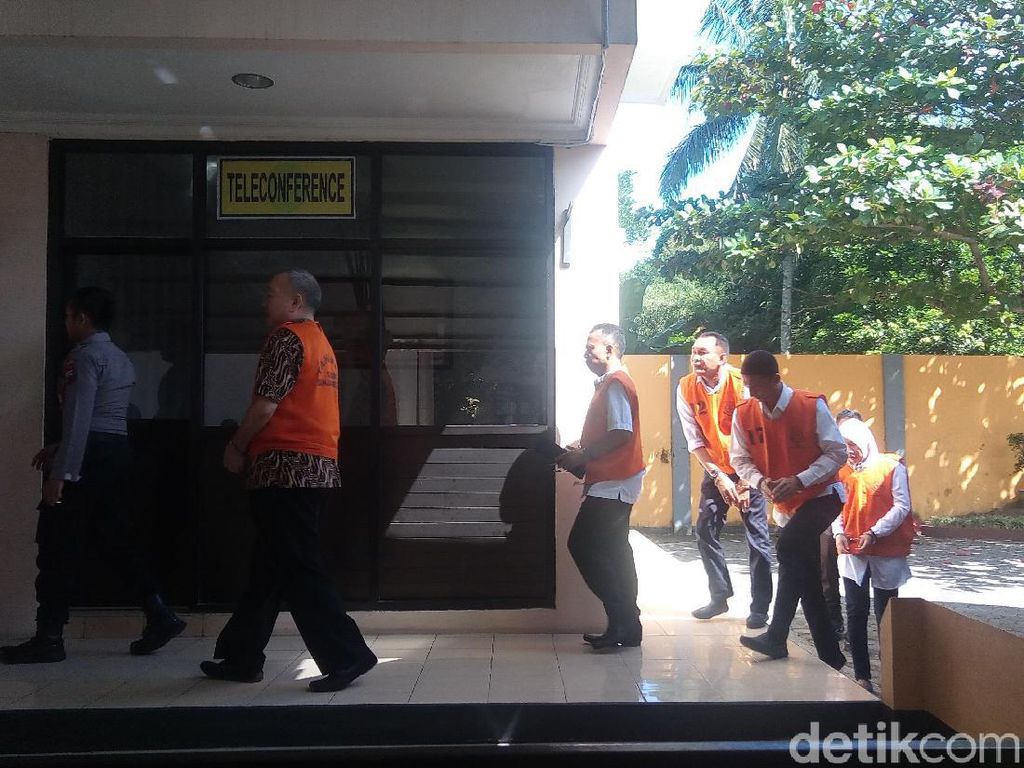 Mbah Putih Dituntut Penjara 18 Bulan Terkait Kasus Mafia Bola Mbah Putih Dituntut Penjara 18 Bulan Terkait Kasus Mafia Bola