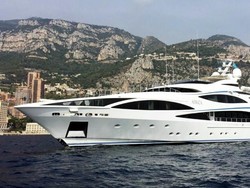 Kapal Yacht Super Mewah yang Dipakai CR7 Liburan