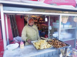 Melawan Suhu di Bawah Titik Beku, Menjajakan Kehangatan di Dieng