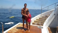 Ronaldo memboyong anaknya, Cristiano Ronaldo Junior, berlibur. Kawasan itu cukup indah dengan hamparan laut yang biru dengan kombinasi hangatnya sinar matahari (Foto: Instagram @cristiano)