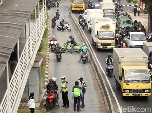Lampu Sepeda Motor Wajib Nyala di Siang Hari Digugat ke MK, Ini Kata Polri Lampu Sepeda Motor Wajib Nyala di Siang Hari Digugat ke MK, Ini Kata Polri