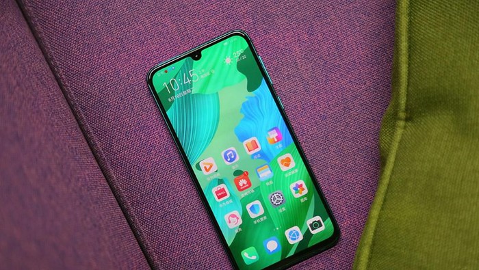 Ponsel Huawei Nova 5. Foto: Sina Mobile Ponsel Huawei Nova 5. Foto: Sina Mobile