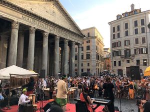 Alunan Musik Indonesia di Pelataran Pantheon di Roma