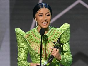 Ancaman Penjara Akibat Perkelahian di Kelab Tak Batasi Aksi Panggung Cardi B Ancaman Penjara Akibat Perkelahian di Kelab Tak Batasi Aksi Panggung Cardi B