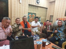 Dibesuk Dasco cs Jelang Penangguhan Penahanan, Eggi Sudjana Tampak Semringah