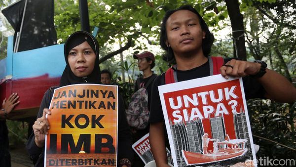 Aksi Jalan Mundur Tolak IMB Reklamasi