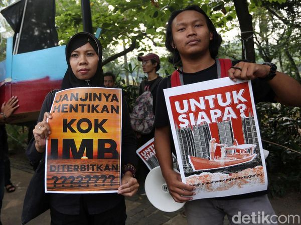 Aksi Jalan Mundur Tolak IMB Reklamasi