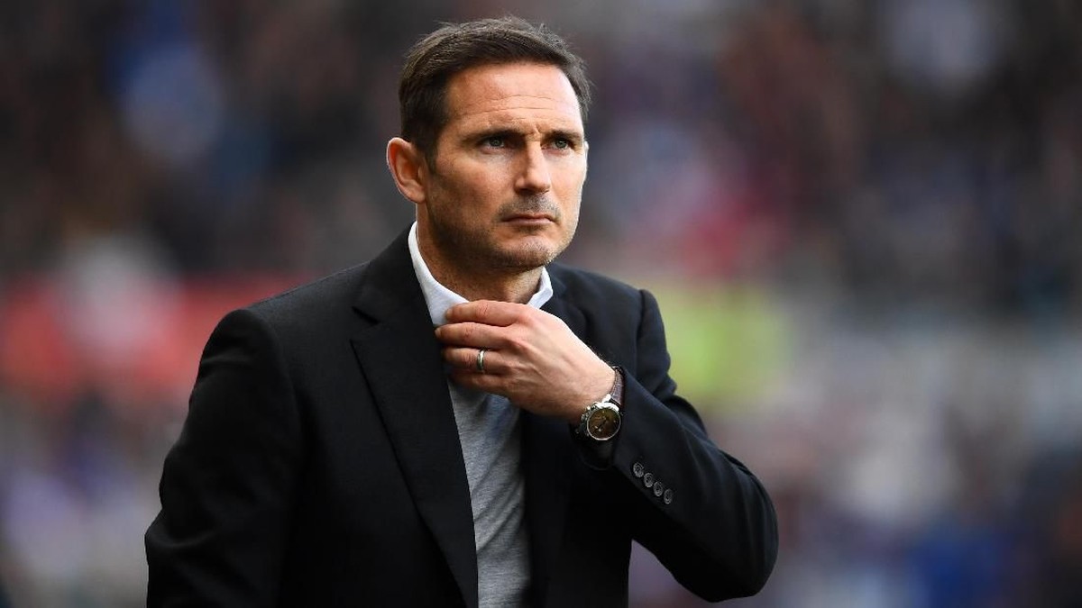 Frank Lampard siap orbitkan para pemain muda Chelsea (Foto: Clive Mason / Getty Images)