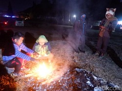 Penasaran Embun Es Dieng, Wisatawan Rela Menunggu Berhari-hari