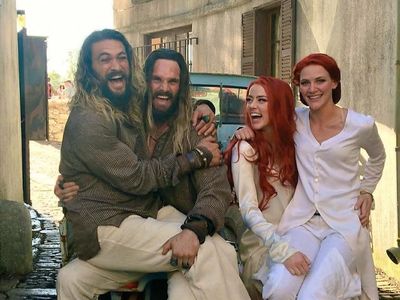 Kelakuan Konyol Jason Momoa sampai Angelina Jolie saat Santai di Sela Syuting