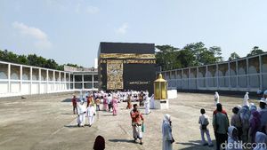 Foto: Wisata Replika Kabah di Kota Lumpia