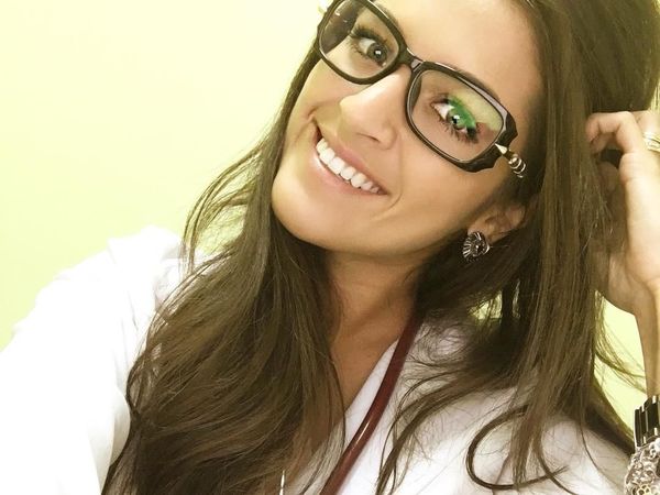Pesona Natalia, Dokter Cantik Penakluk Hati Kiper Brasil Alisson Becker