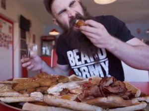 Rekor Baru! Pria Ini Lahap 65 Potong Menu Sarapan dalam 12 Menit