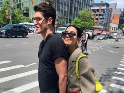 Makin Mesra, Dua Lipa dan Anwar Hadid Kepergok Ciuman di Malibu