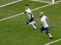Saat laga baru berjalan empat menit, Argentina berhasil mencetak gol pertamanya. Gol tersebut dibuat oleh Lautaro Martinez. Ueslei Marcelino/Reuters.