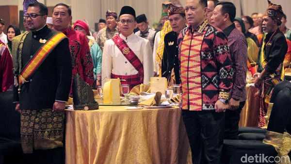 Momen Berkumpulnya 100 Raja dan Sultan se-Nusantara