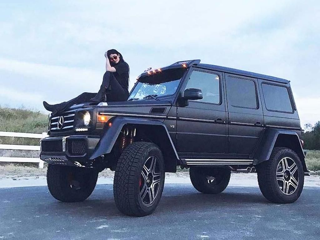 Koleksi Mobil Mewah yang Bikin Kylie Jenner Dihujat Koleksi Mobil Mewah yang Bikin Kylie Jenner Dihujat