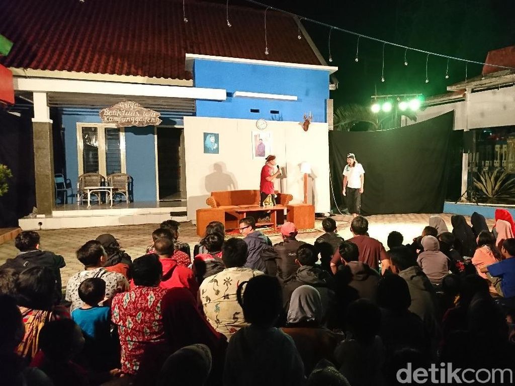 Seniman Tulungagung Hidupkan Kembali Seni Sandiwara Bahasa Jawa Seniman Tulungagung Hidupkan Kembali Seni Sandiwara Bahasa Jawa