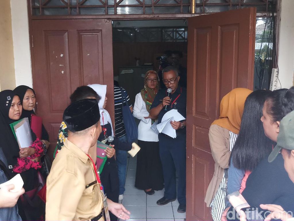 PPDB Jalur Zonasi di SMPN 115 Jakarta Dibuka, Antrean Seperti di Bank PPDB Jalur Zonasi di SMPN 115 Jakarta Dibuka, Antrean Seperti di Bank