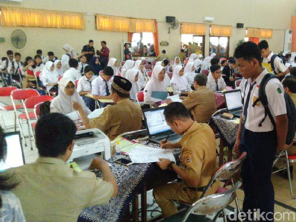 Belum Saatnya Pendaftaran, SMA di Semarang Sudah Diserbu Calon Siswa Belum Saatnya Pendaftaran, SMA di Semarang Sudah Diserbu Calon Siswa