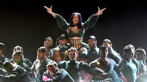 Terancam Dipenjara, Cardi B Tetap Heboh di BET Awards 2019
