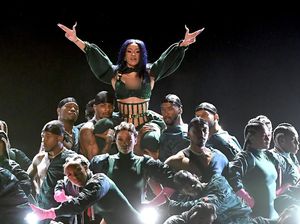 Terancam Dipenjara, Cardi B Tetap Heboh di BET Awards 2019 Terancam Dipenjara, Cardi B Tetap Heboh di BET Awards 2019