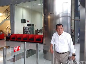 Chairuman Harahap Ngaku Sudah Pindah Komisi Saat Bahas Anggaran e-KTP Chairuman Harahap Ngaku Sudah Pindah Komisi Saat Bahas Anggaran e-KTP