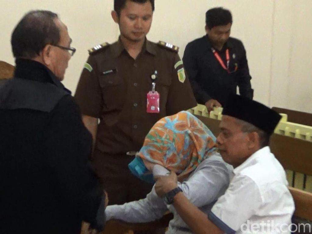 Terdakwa Mafia Bola Menangis Dituntut 3 Tahun Penjara Terdakwa Mafia Bola Menangis Dituntut 3 Tahun Penjara