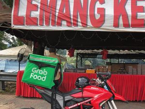 Wow! Driver Ojol Ini Antar Lemang Pakai Moge Harga Ratusan Juta