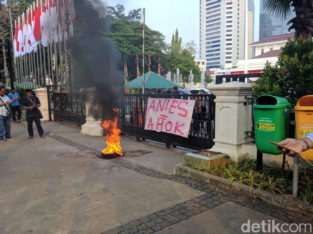 Gerindra-PDIP Sepakat Tolak Anies = Ahok Gerindra-PDIP Sepakat Tolak Anies = Ahok