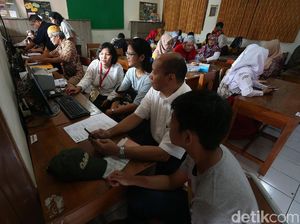 Antusiasme Tinggi, Orang Tua Diimbau Tak Panik Saat Daftar PPDB DKI